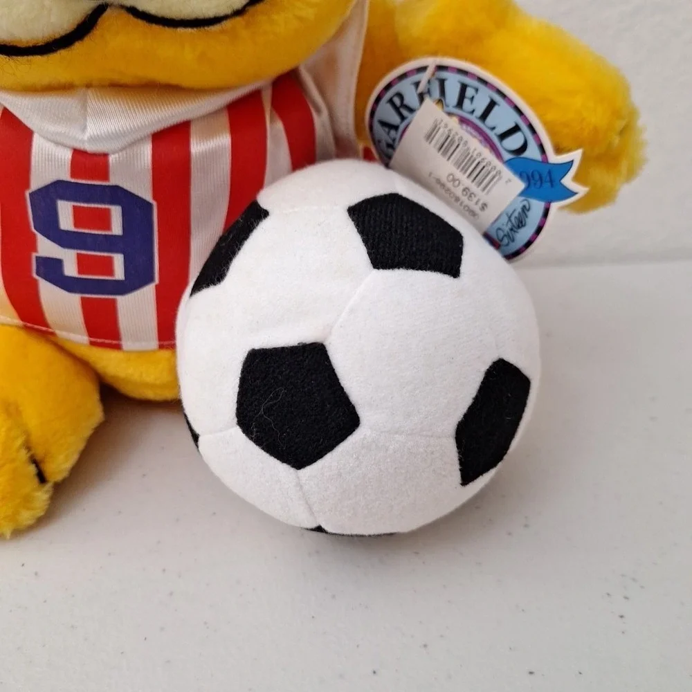 RARE Vintage 1994 PAWS D&G Enterprise Garfield Soccer #9 w/Ball Plush NWT - Picture 4 of 12